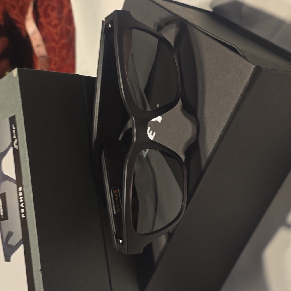Oakley sunglasses with Bois audio